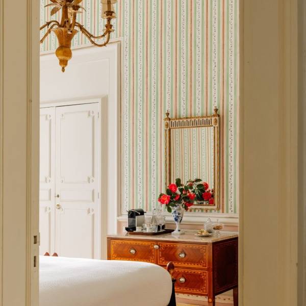 Junior Suite with elegant 18th and 19th-century decor, offering views of the pool or Sintra Mountains and a spacious marble bathroom.